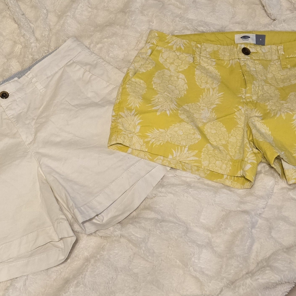 Yellow Pineapple Print Women's Shorts